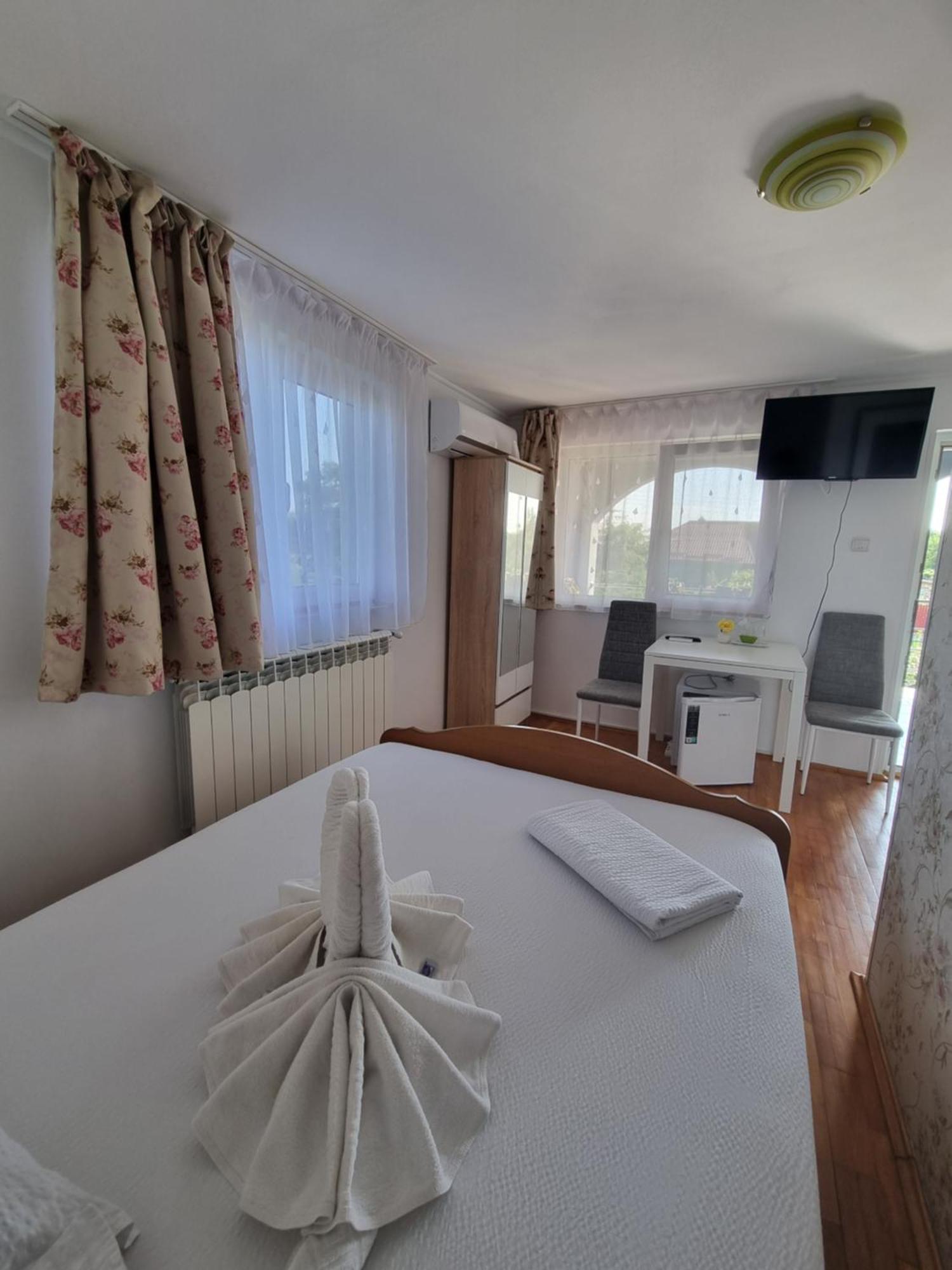 Casa Cu Trandafiri Murighiol Zewnętrze zdjęcie